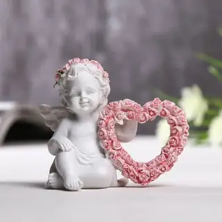 Фигурка полистоун «Ангел с рамкой-сердечком из роз», 6.2×7.6×4 см