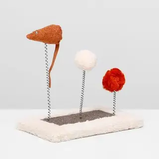 Игрушка для кошек, 27×15.5×25 см, 3 дразнилки и когтеточка, цвет МИКС