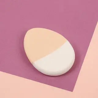 Спонж для нанесения косметики, 7 × 5 см, цвет белый/бежевый
