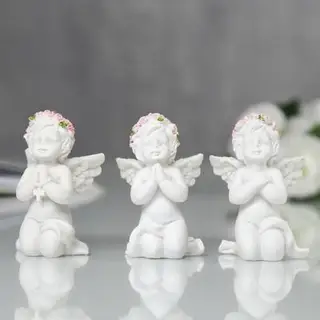 Фигурка полистоун «Ангел в венке из роз в молитве», 6×4×2.6 см, МИКС