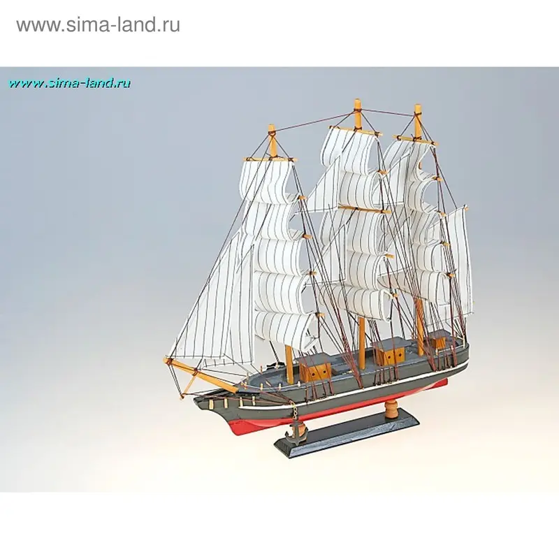 Корабль с черной кормой и красным дном