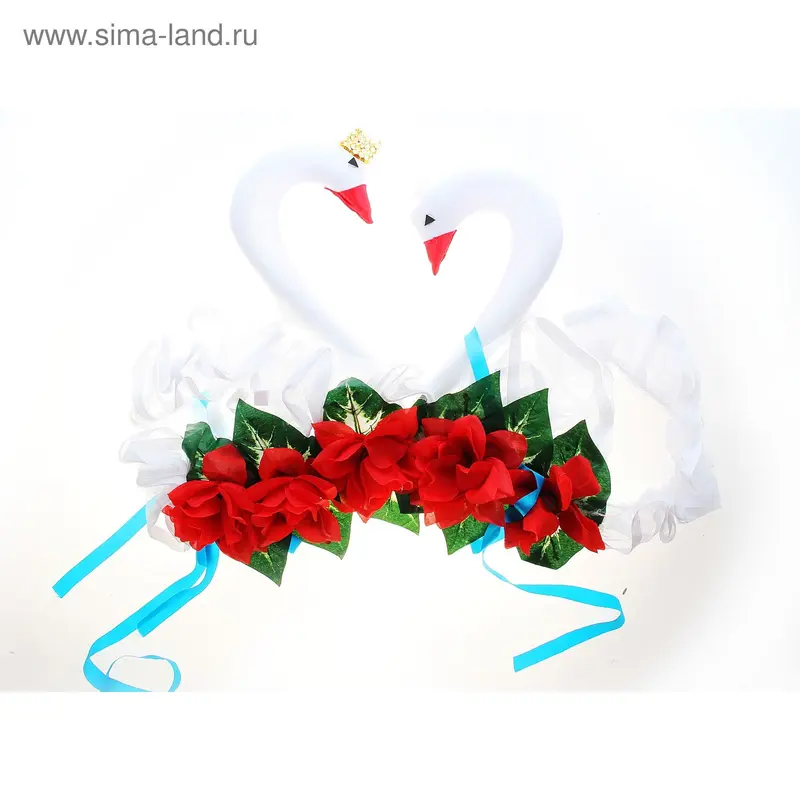 Лебеди с красными цветами